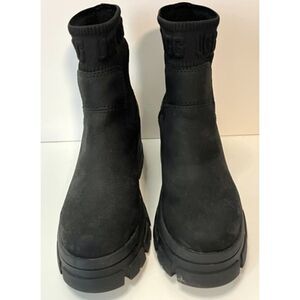 Ugg Brooklyn Chelsea boots. Size 8.5 (women)